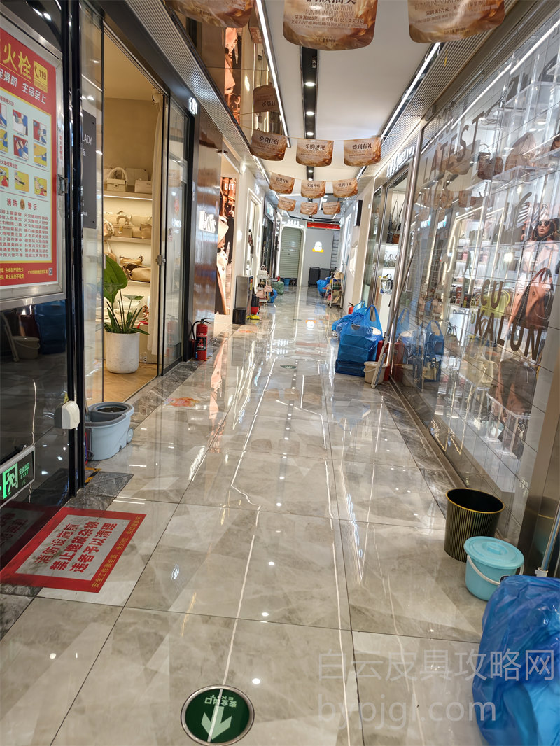 白云皮具城并排多家档口全景实拍