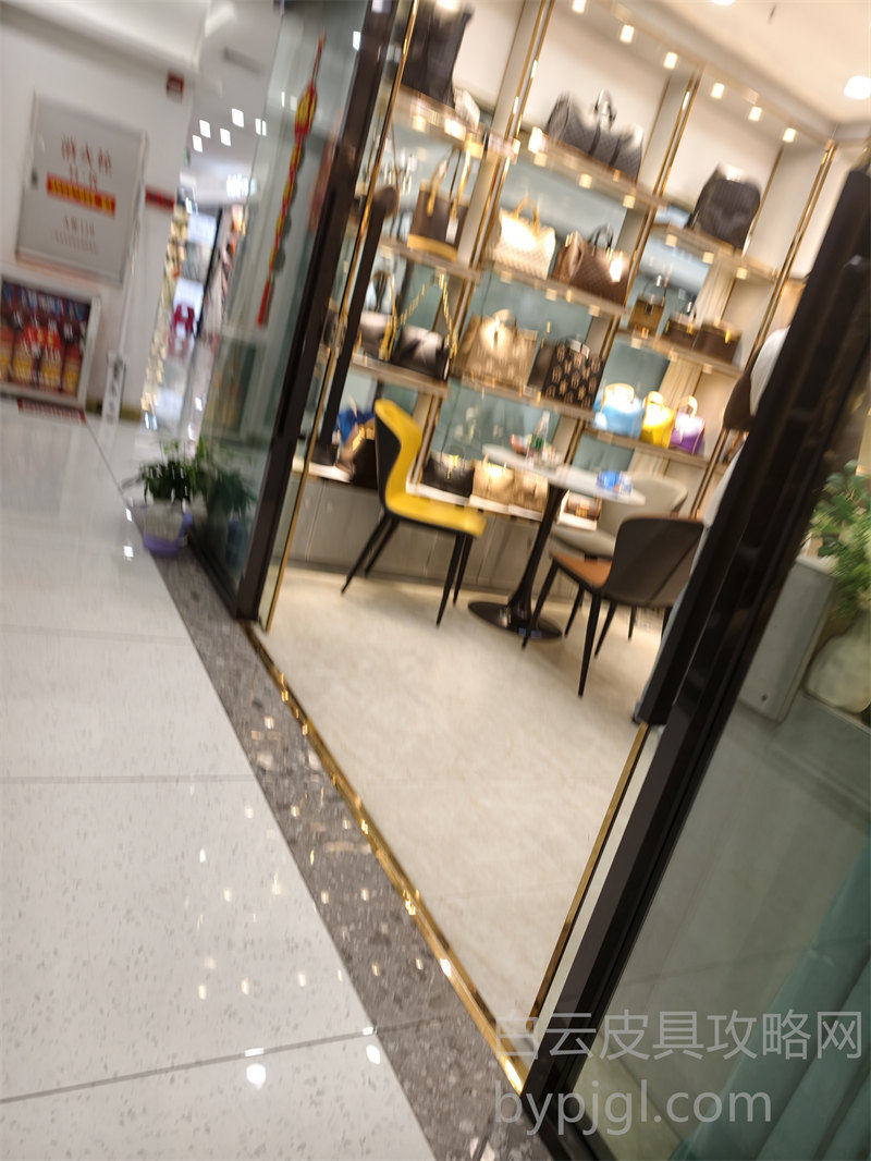 白云皮具城老旧市场外立面实拍